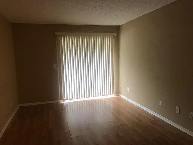 313 Seasons Pkwy — Photo 7