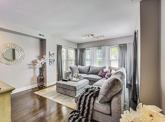 4th image of 6428 N Claremont Ave #3