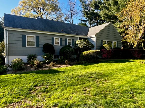 25 Scott Cir, Purchase, NY 10577