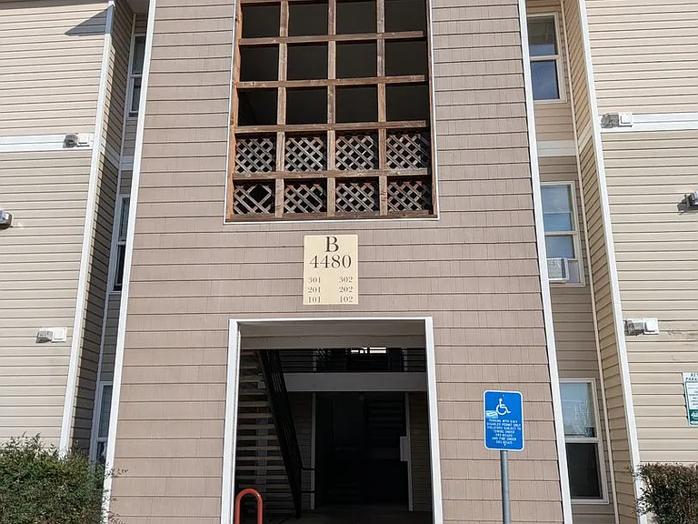 Wellesley Park Apartments — Photo 75