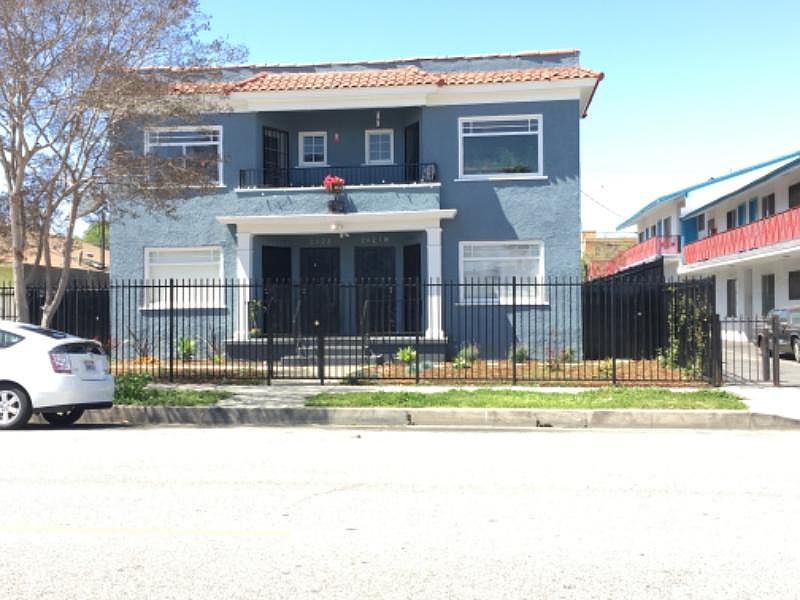 1st image of 2625 S La Salle Ave