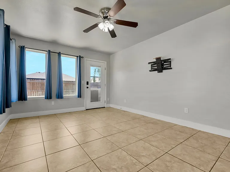 9315 Buccola Ave — Photo 28