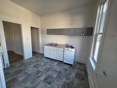 Building Photo - 2525 Peach St #2