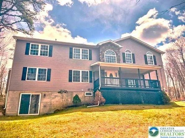 1214 Clover Rd, Long Pond, PA 18334