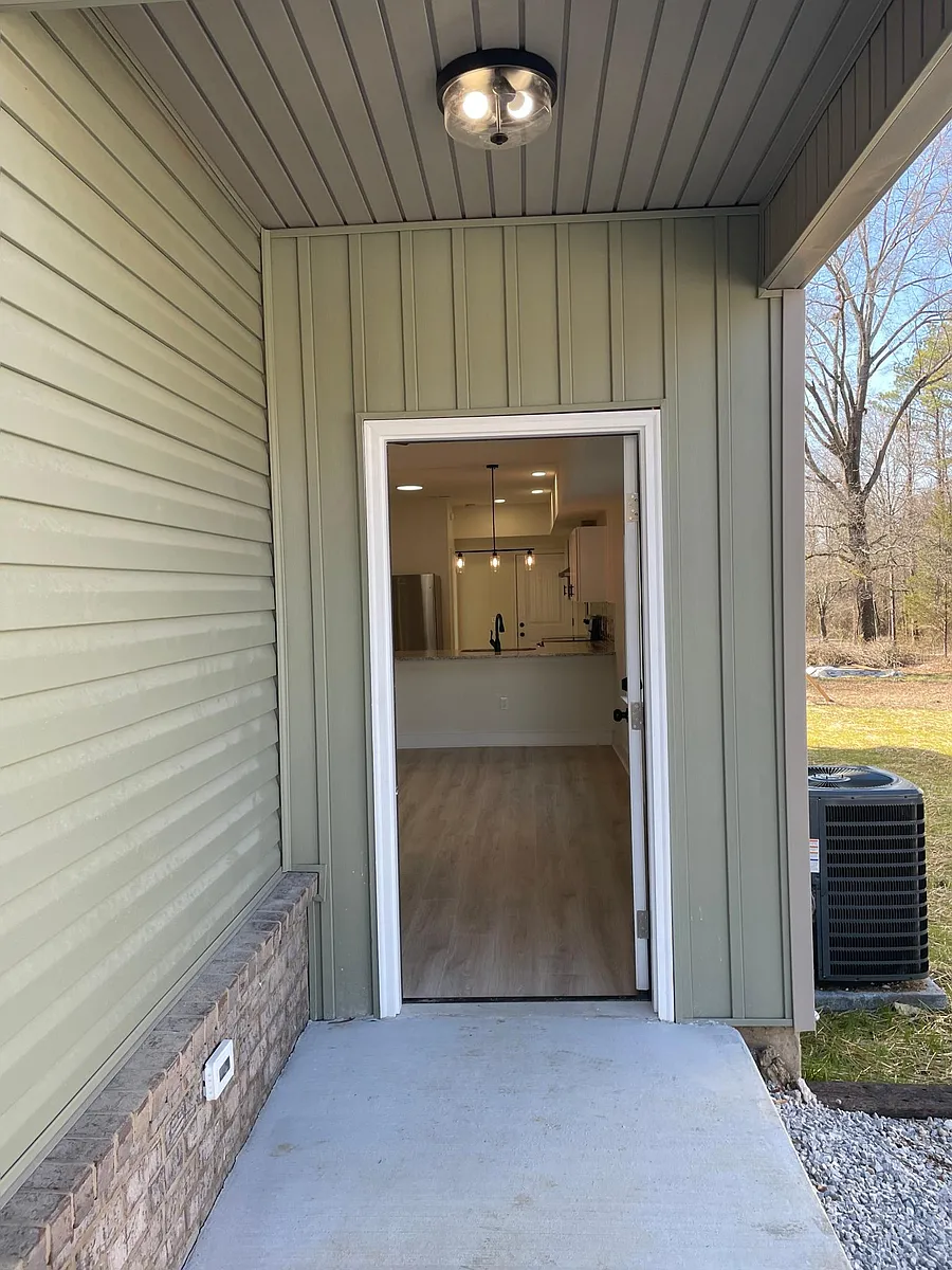 Building Photo - 8136 Graham Rd #100