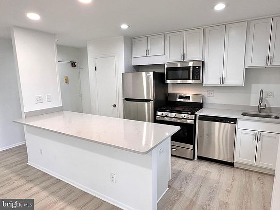 5th image of 4114 Mangalore Dr APT 403