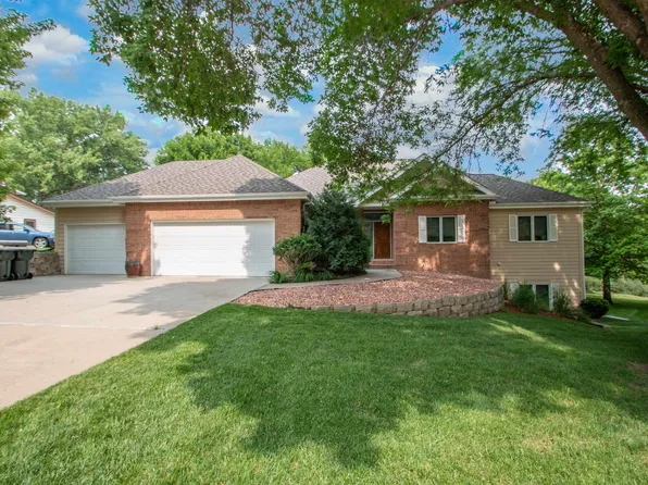 4300 Manor Cir, Sioux City, IA 51104