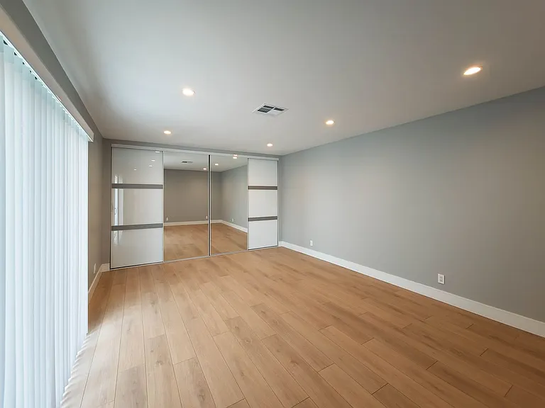 6454 Gentry Ave — Photo 33