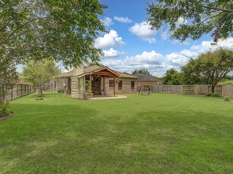 630 W Newport Bnd — Photo 36