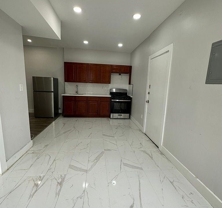 1st image of 25 Elizabeth Ave #2C