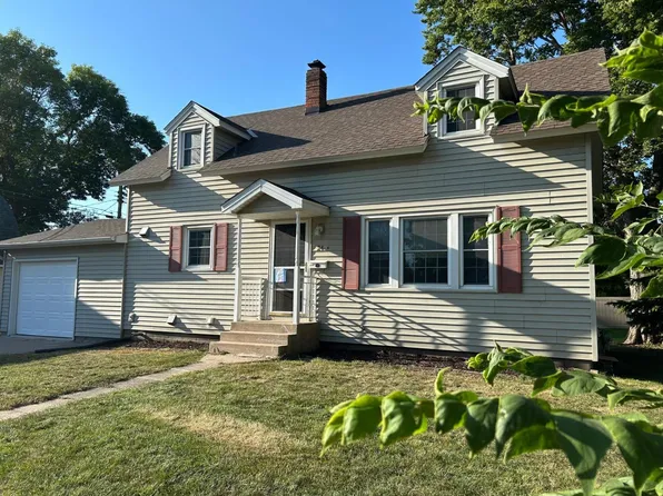 24 W 3rd St, Waconia, MN 55387