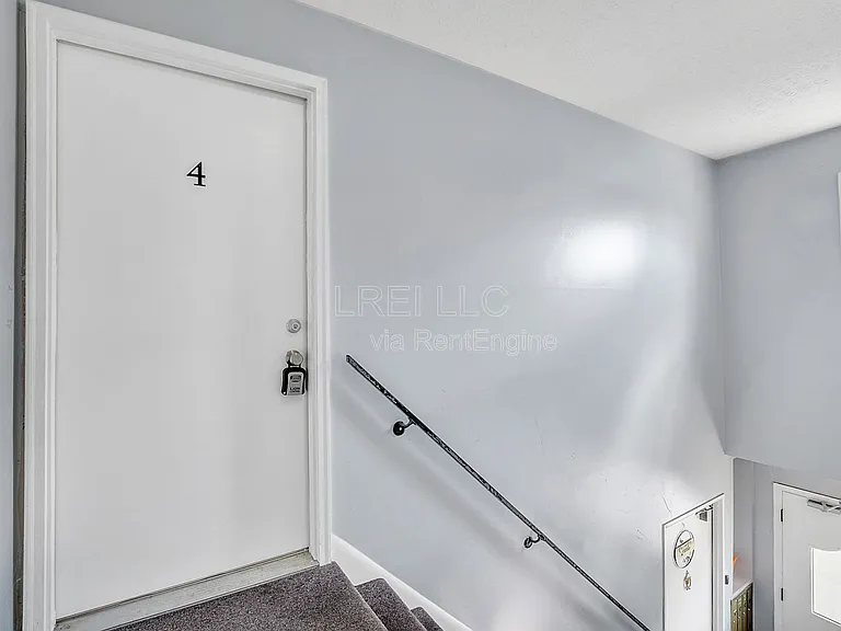 3325 Breckenridge Ln #4 — Photo 2