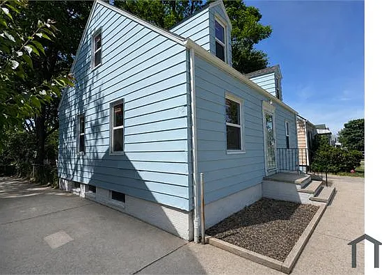 3 bed, 1080 sqft, $1,995 — Photo 2