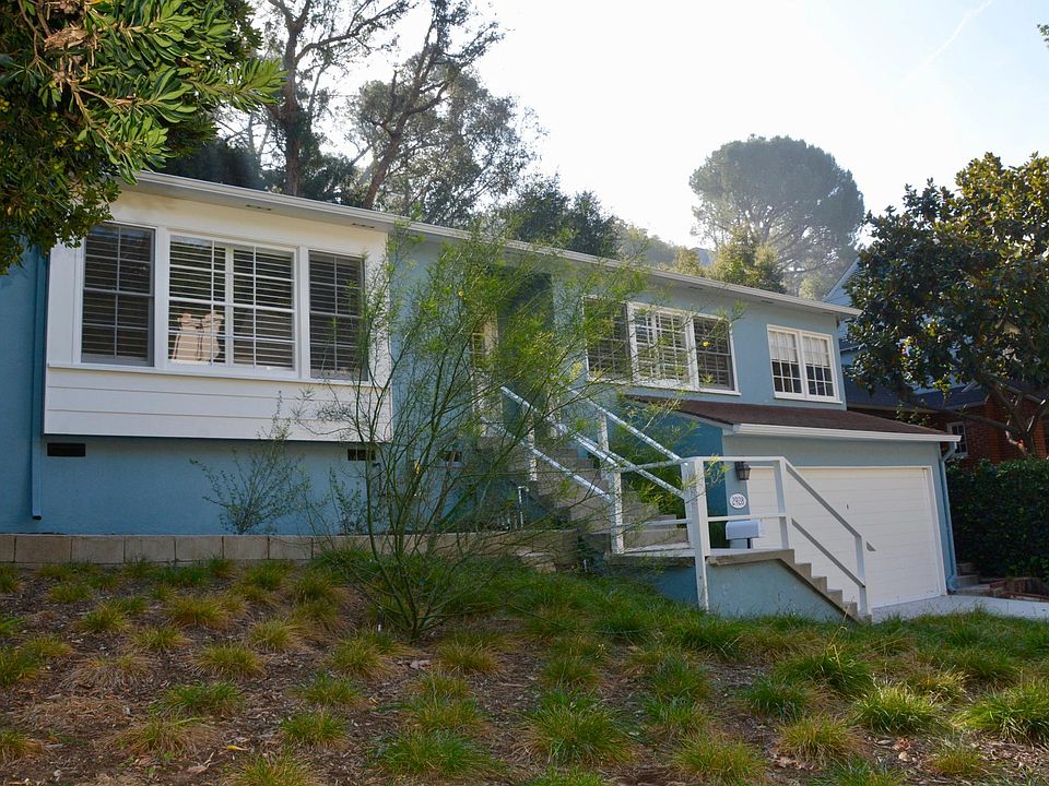 1st image of 2928 N Beachwood Dr