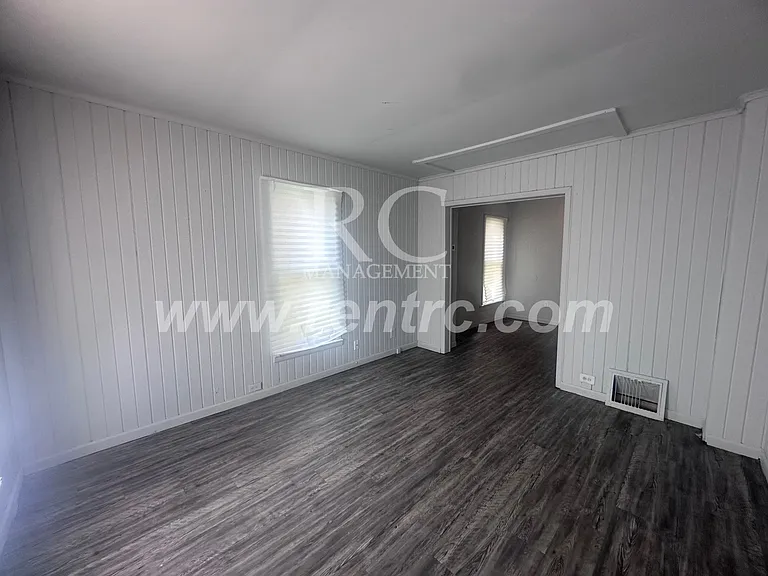 512 N Griffin St — Photo 7
