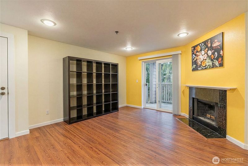 4th image of 975 Aberdeen Avenue NE #F207