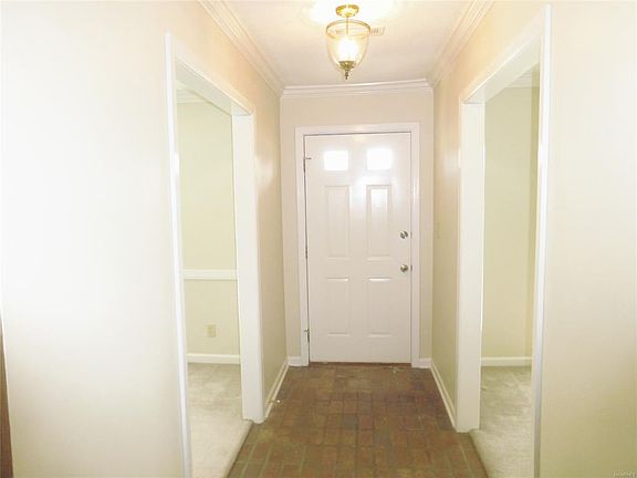3rd image of 2252 Edinburgh Dr