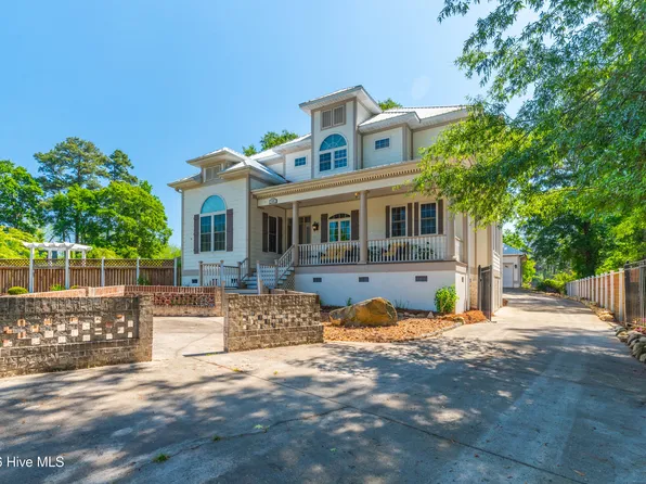 109 Weaver Drive, Lake Waccamaw, NC 28450