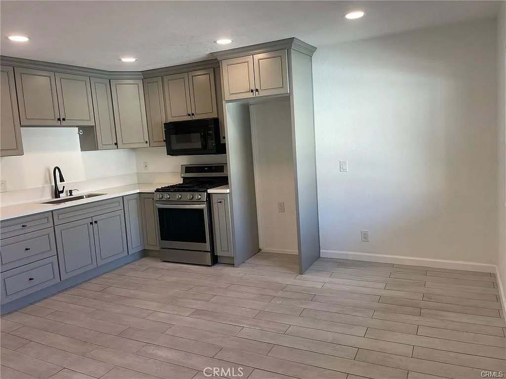 10037 Samoa Ave — Photo 3