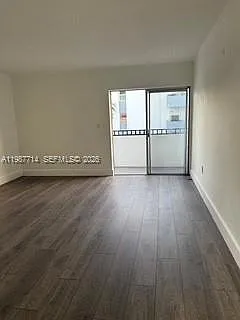 Grove Gardens Condo — Photo 3