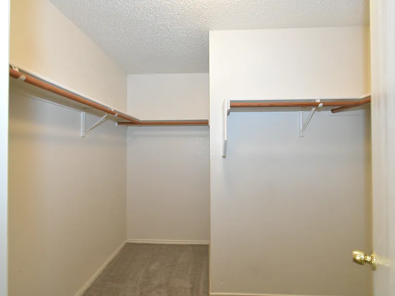 1130 Seneca Dr — Photo 13