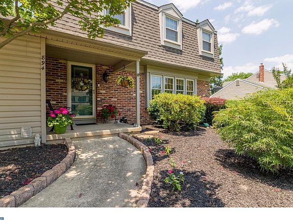 2nd image of 894 Doncaster Dr