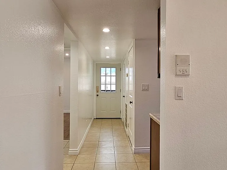 453 Ivy St — Photo 8