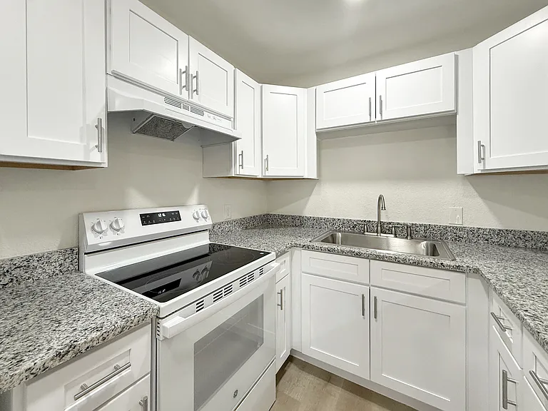 1016 E Walker St — Photo 8