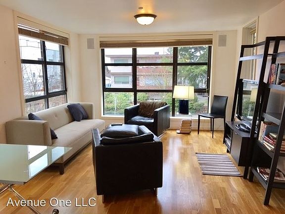 3rd image of 4116 California Ave SW APT 203