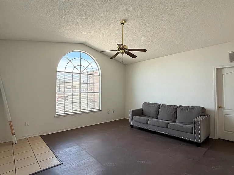 637 Villa Victoria Pl — Photo 9