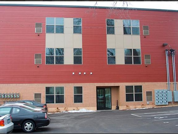 3rd image of 811 4th St SE APT 110