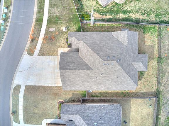 4th image of 2424 Coles Creek Ln