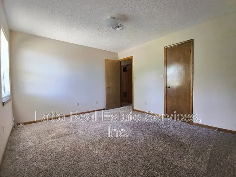 1101 NW Mock Ave #B — Photo 6