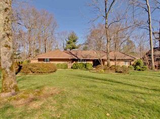 8 Old Chimney Rd SE, Huntsville, AL 35801