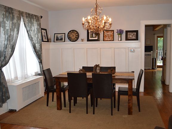 3rd image of 37 Fleetwood Ave