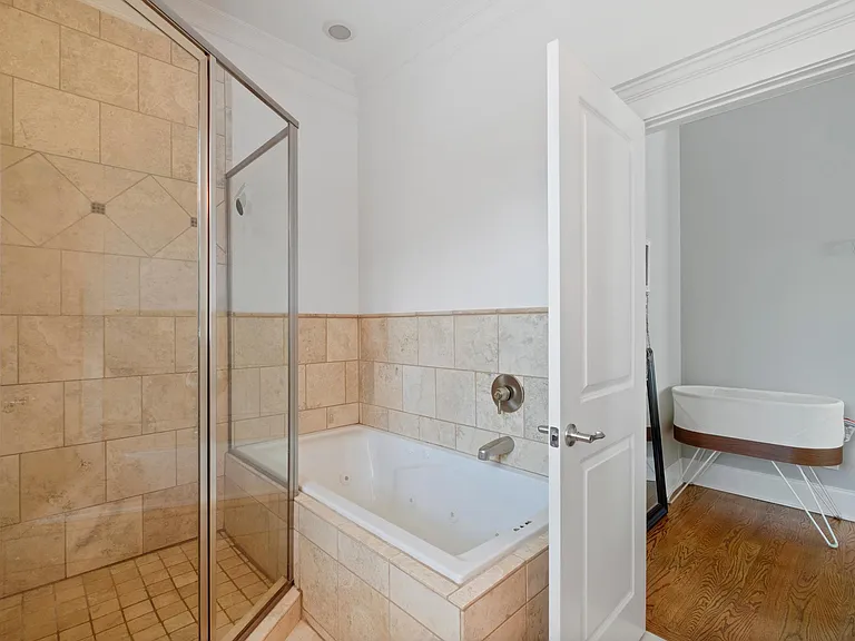 633 Gaskill St SE — Photo 24
