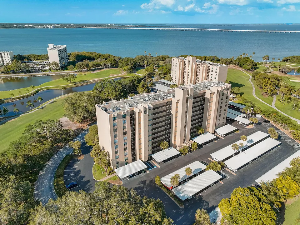 2621 Cove Cay Dr #405