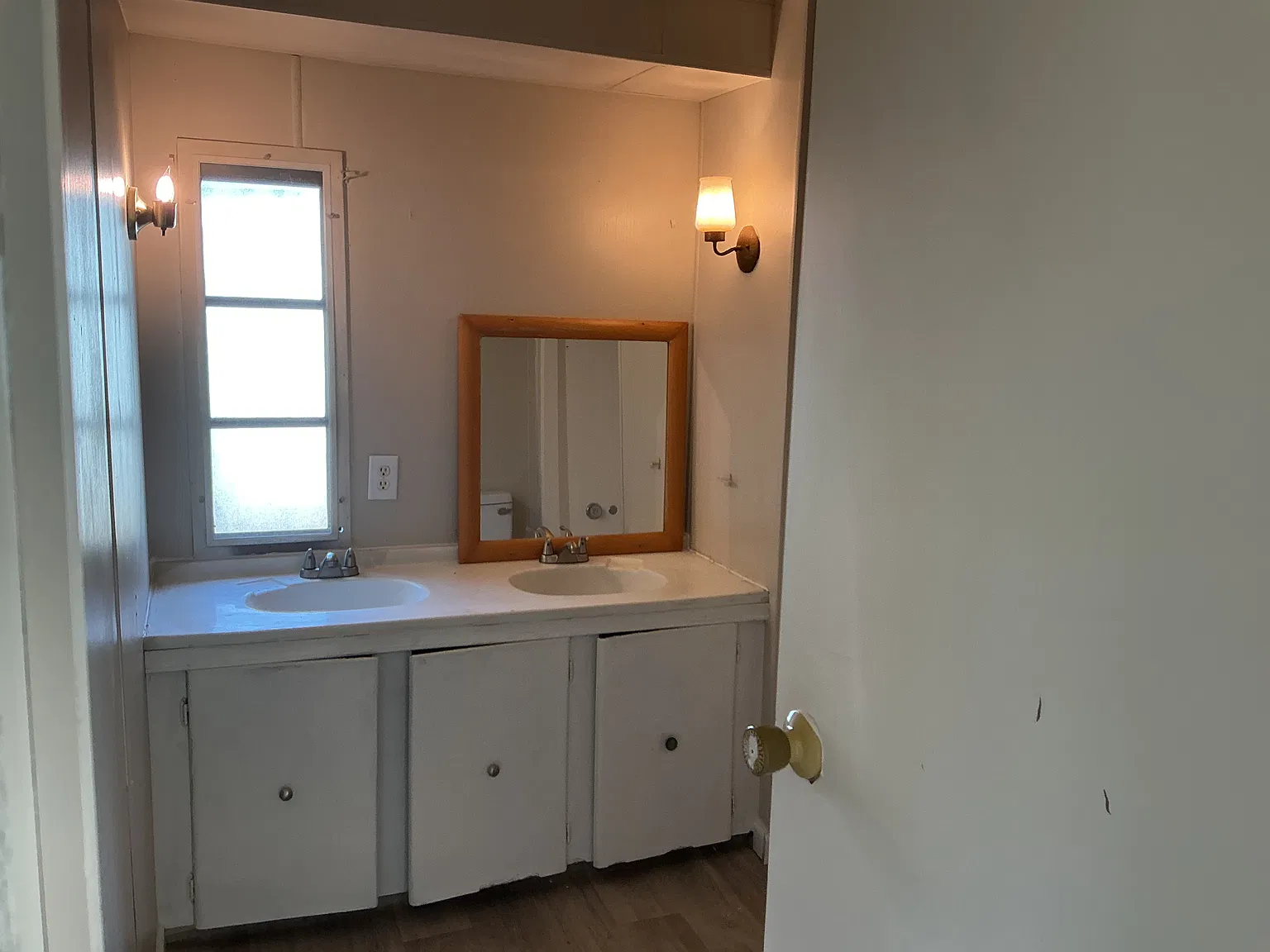2 bed, 1100 sqft, $900 — Photo 2