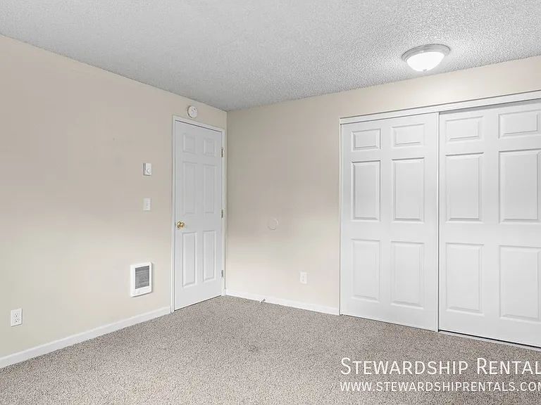 1359 Liberty St NE — Photo 12