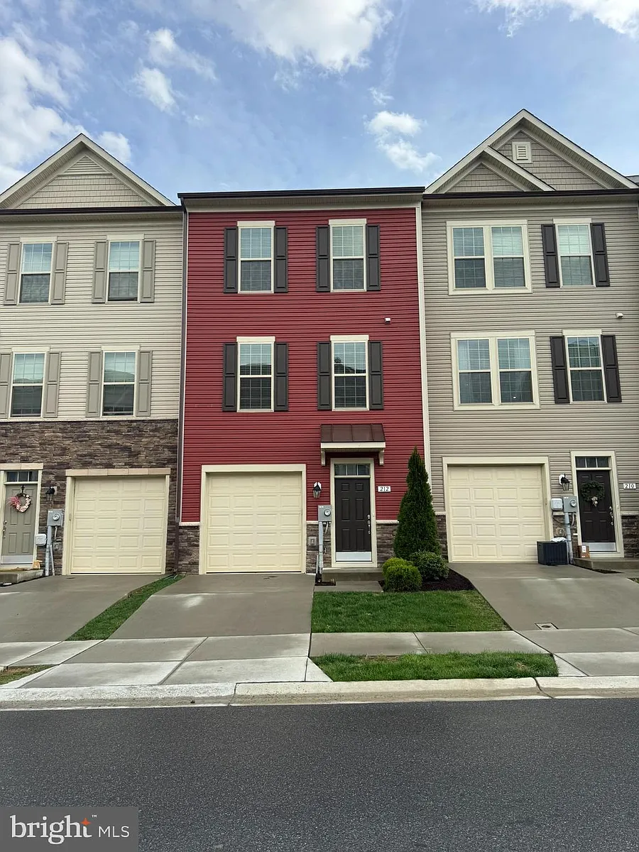 Building Photo - 212 Pomegranate Ln