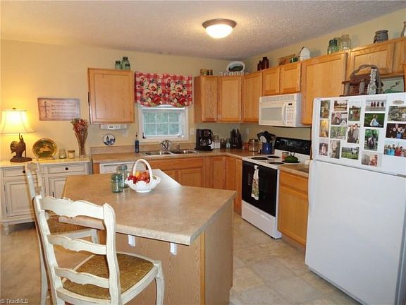 5th image of 276 Southwycke Ln