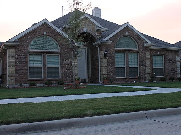 2nd image of 913 Graystone Dr