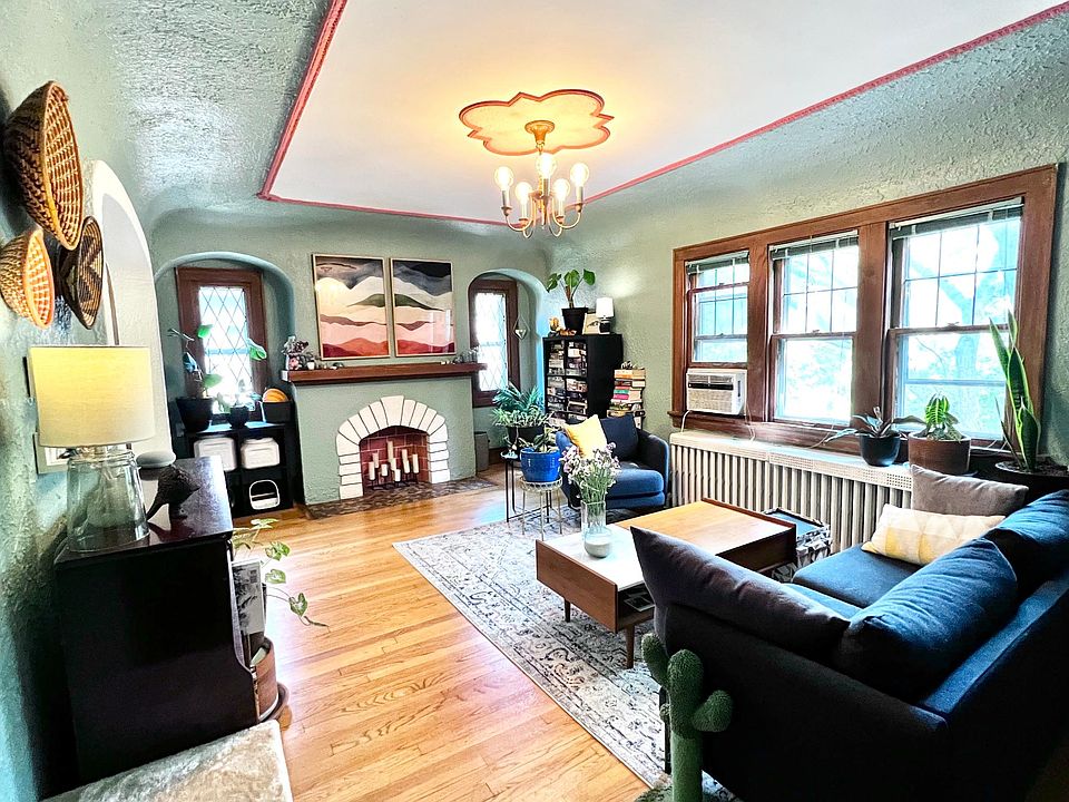 1st image of 1624 E Newton Ave