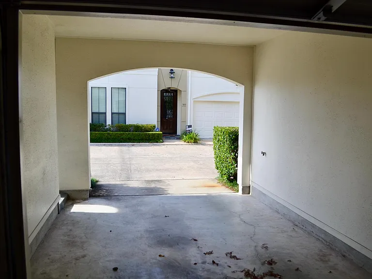 3127 Fairdale Oaks E — Photo 9