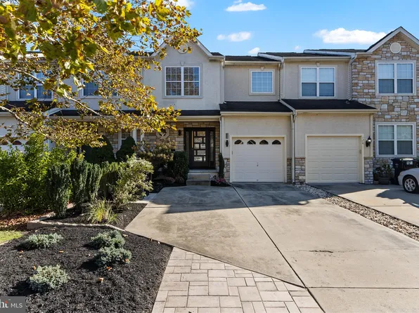 126 Sequoia Dr, Berlin, NJ 08009