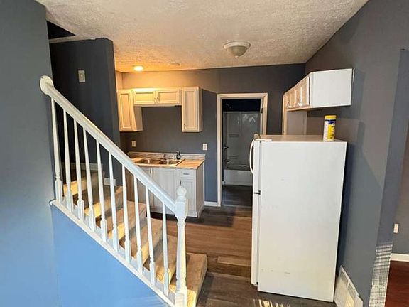 3rd image of 3225 W 58th St #B