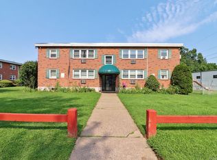 131 Milford Street Ext #B9, Plainville, CT 06062