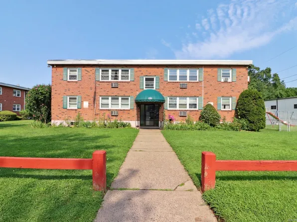 131 Milford Street Extension #B9, Plainville, CT 06062
