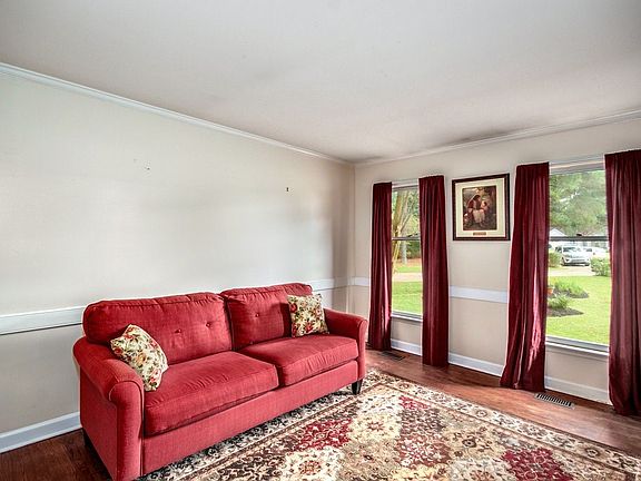 5th image of 6 Meadow Ct