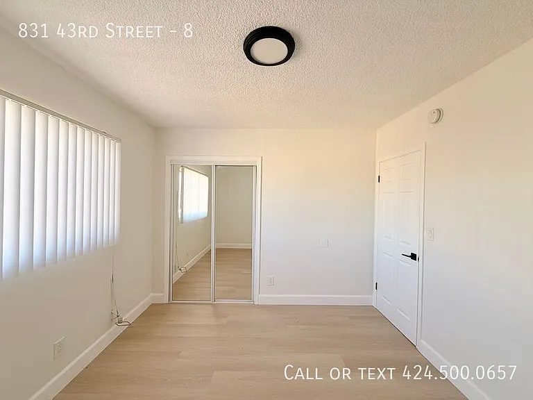 831 W 43rd St #8 — Photo 15